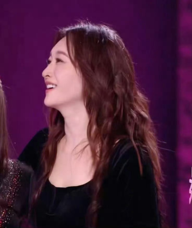 吴京点赞浪姐有黑幕🤣昨晚李小冉也说了一句有黑幕～ 