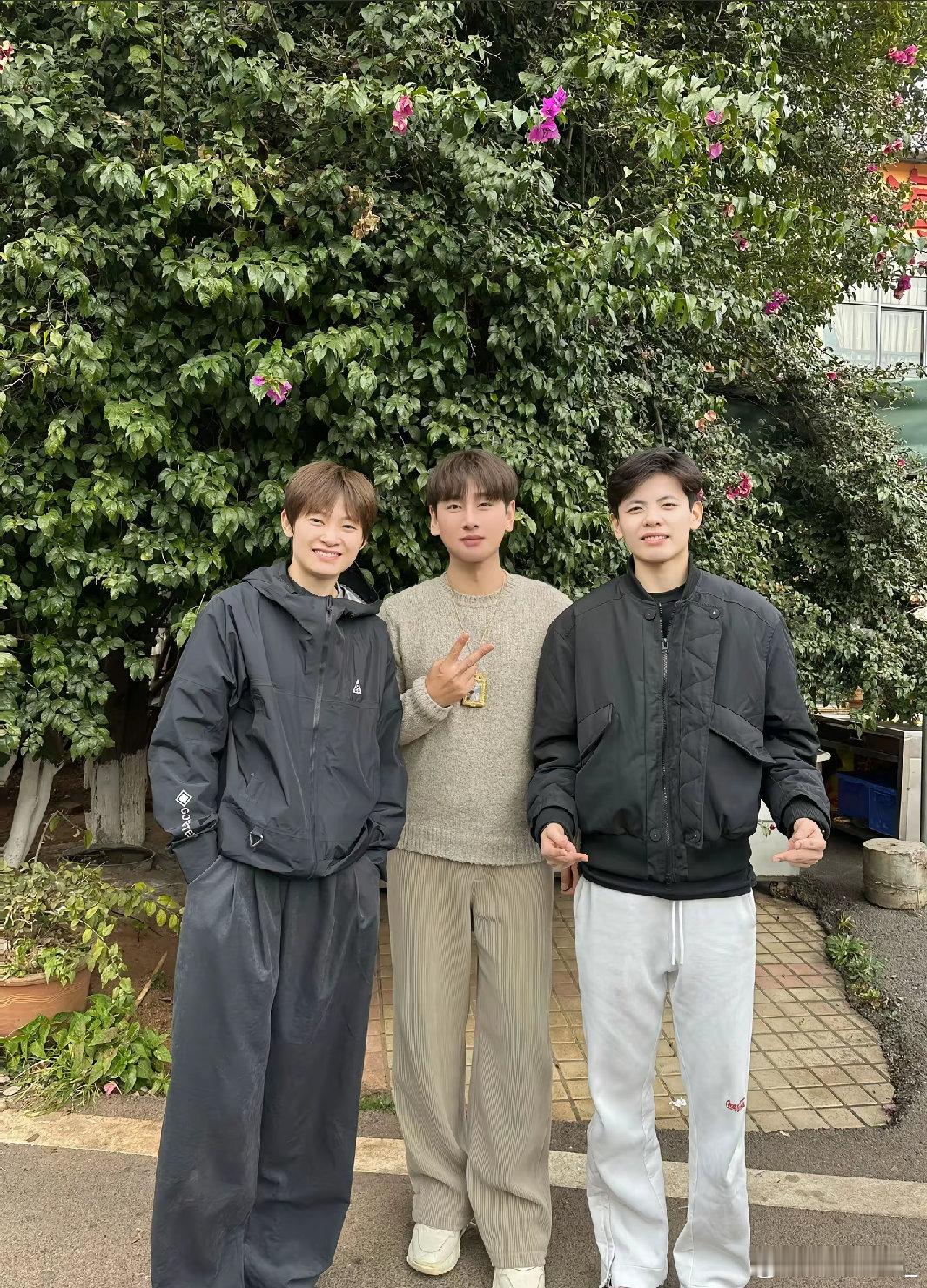 杨力维杨力维2025-2026赛季wcba联赛 20251218维予合照1P图源