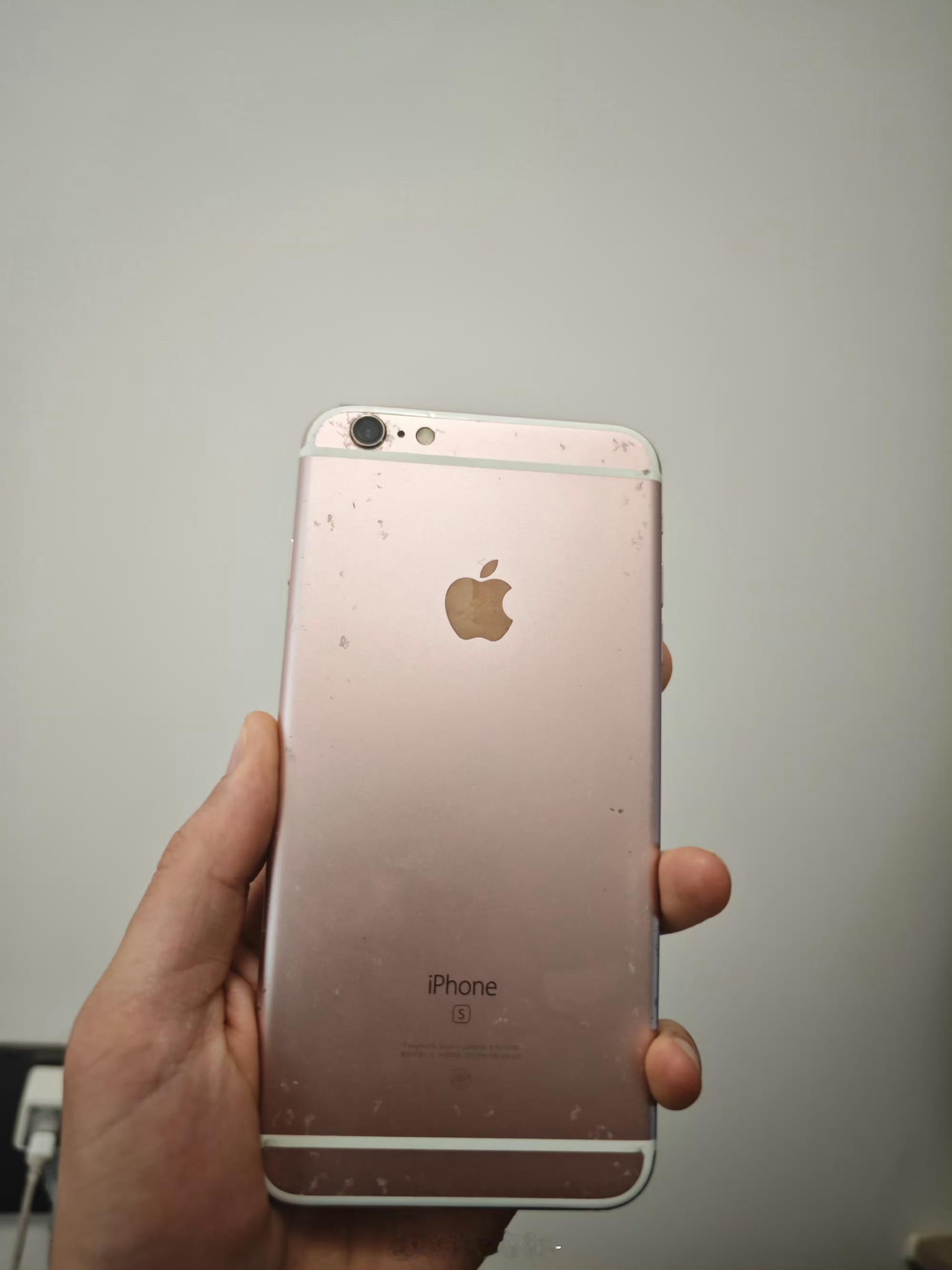 #有哪些惊艳到你的手机配色#前几年iPhone6sPlus上面的玫瑰金，那时候这