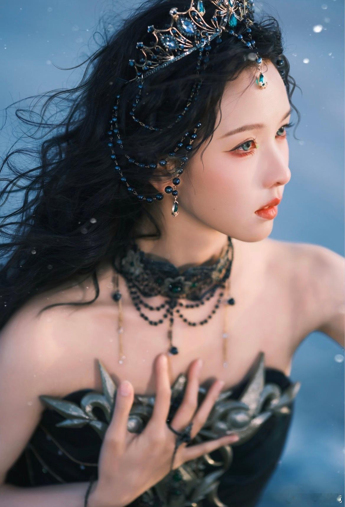 十年前南航偶遇陈都灵陈都灵十年前毕业照嘟这次的造型真的没有人觉得很像海妖吗🤔 