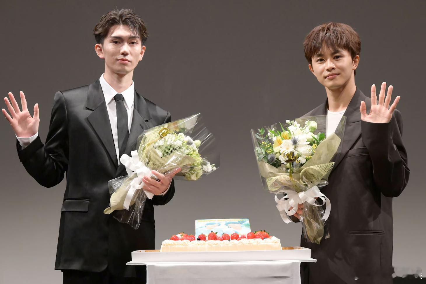 草川拓弥（超特急）与樋口幸平出席了短剧《心灵》特别先行上映活动。 