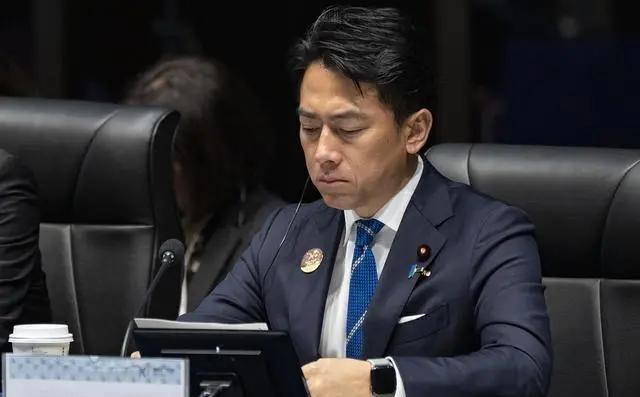 那个小泉说了一个关键点就是我们火控照射是断续的。应该就是照一下关了，照一下关了的