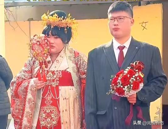 这一点确实出人意料
朱之文坚持了三点，让大家很佩服。
1.成名后，美女环绕压根没