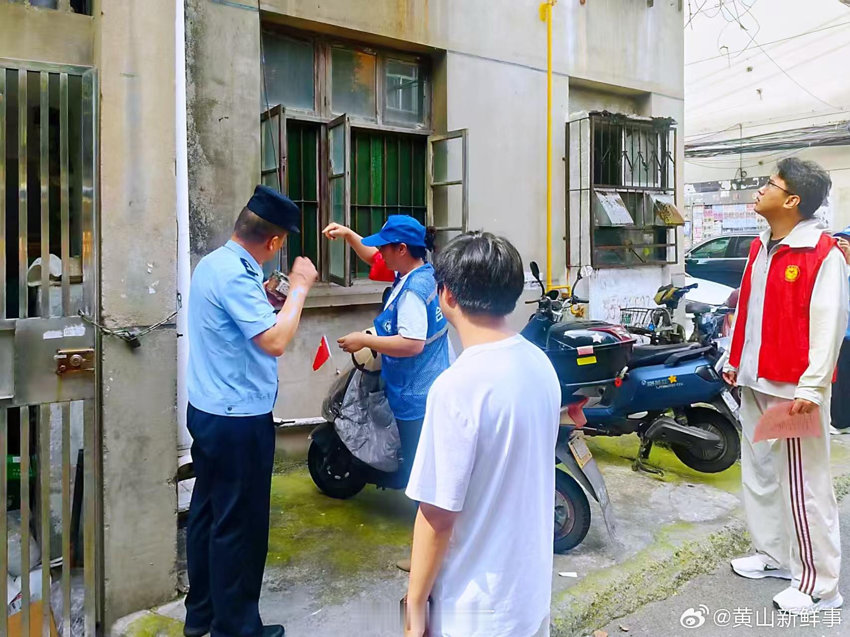 【整治飞线充电筑牢安全防线】为消除消防安全隐患，7月17日，安徽合肥，芜湖路派出
