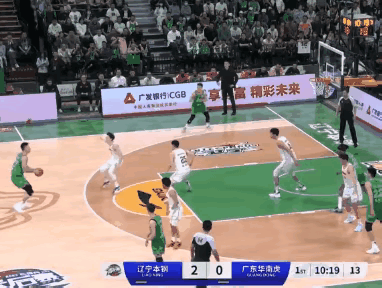 张镇麟霸气隔扣！[鼓掌][鼓掌][鼓掌][赞][赞][赞]
这暴扣确实霸气，
但
