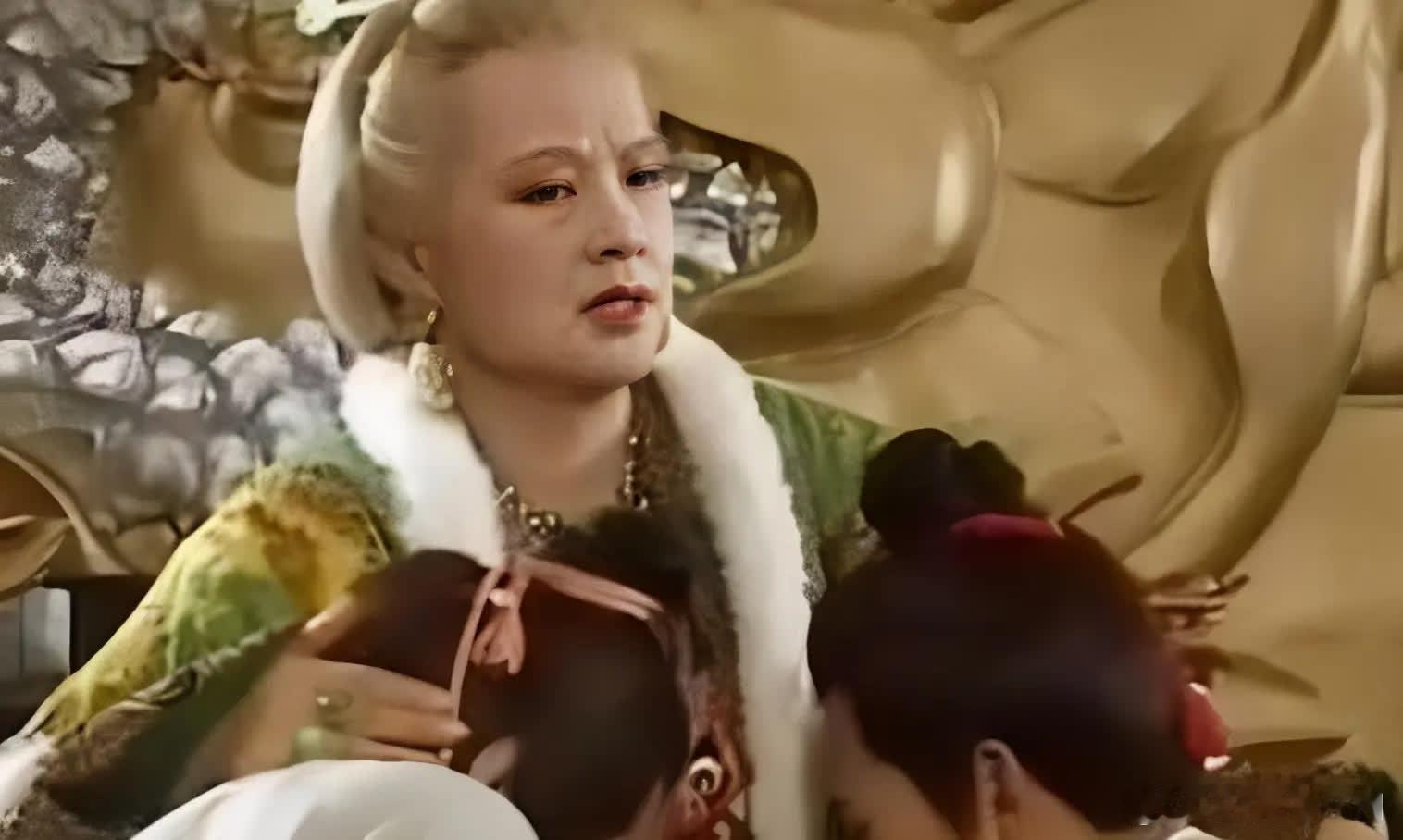 77岁的武则天被男宠张昌宗折腾到筋疲力尽，没曾想，当看到武则天睡着后的张昌宗，竟