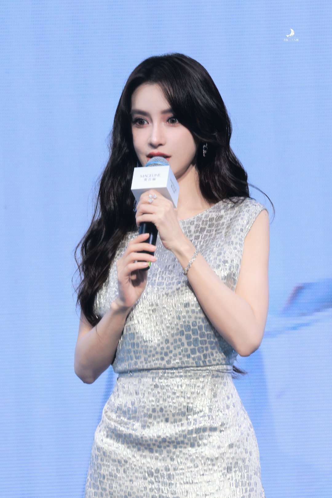 angelababy ⼁杨颖 你和她玩吧 我只是一个爱说绝交的小学生˃ ˄ ˂̥