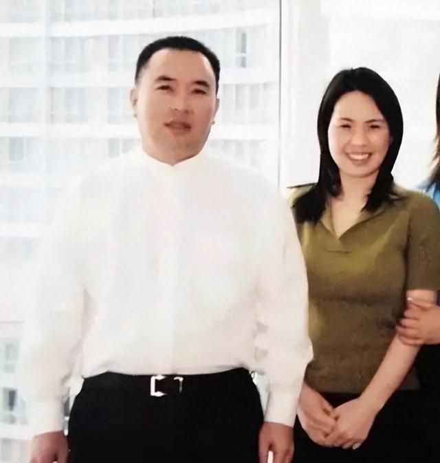 赖昌星前妻近状曝光：拒绝政府分房，躲进3000平荒宅只做一件事。
曾明娜，赖昌星