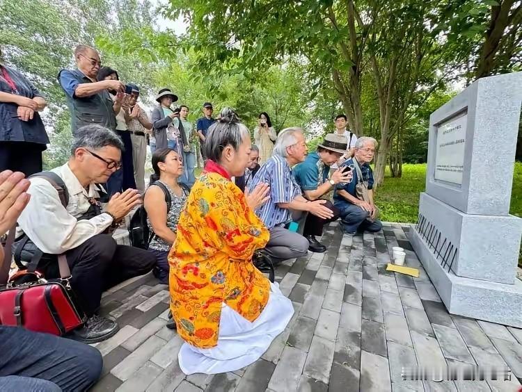 跨越六百年血脉联结！琉球民众赴京祭祖，历史法理双重信号清晰释放
 
7月27日，