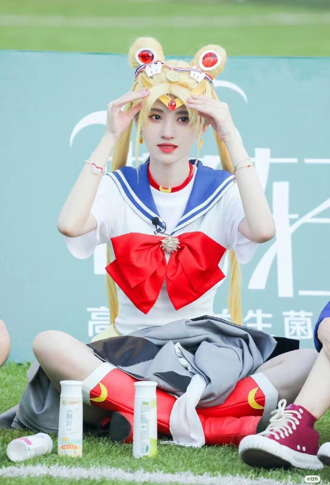 鞠婧祎 jjy田嘉瑞主动帮鞠婧祎整理裙摆 jjy鞠婧祎这几个小挑眉好灵

是金子