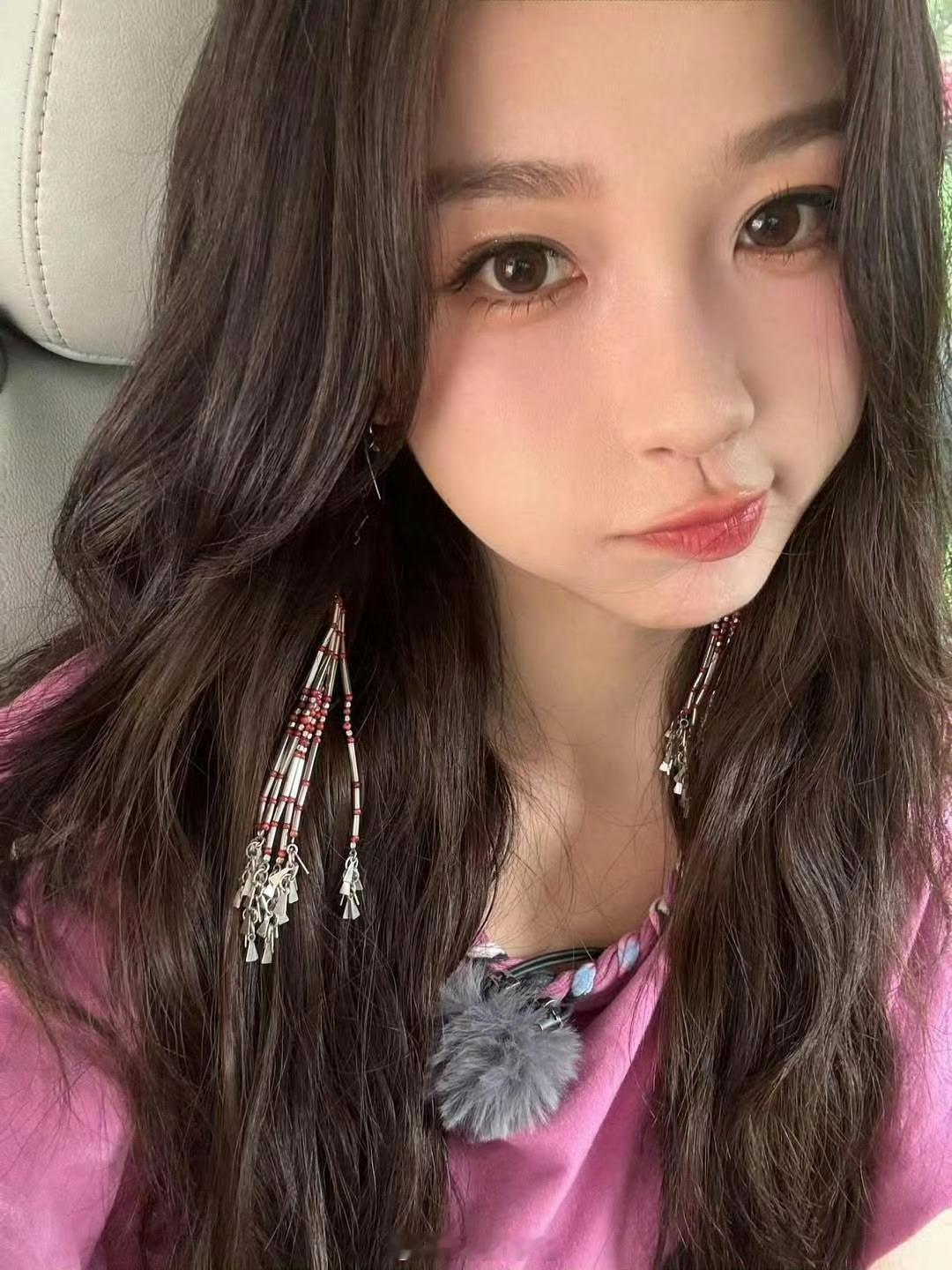 虞书欣美好的旅程随拍，真的好漂亮的欣欣子啊！[爱慕]虞书欣美好的旅程 ​​​