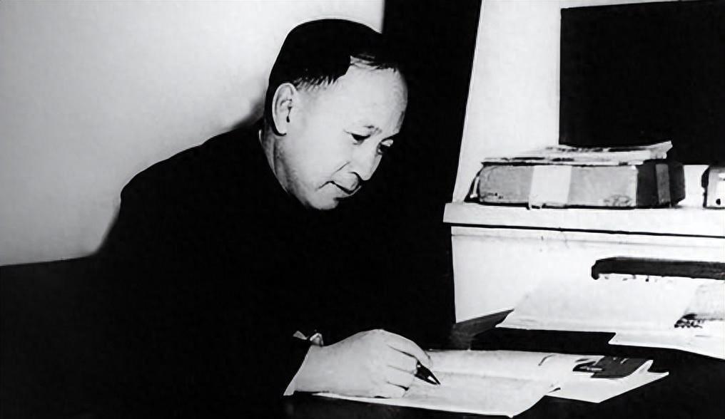 聂荣臻见钱学森坐蓝色轿车后，悄然让身边人换成黑色，这背后有何考虑
1954年盛夏