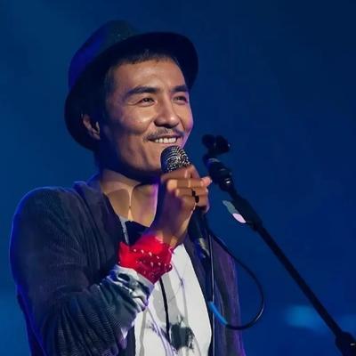 1998年，朴树的母亲对他说：“你已经在家啃老5年了，要不要出去刷盘子养活自己？
