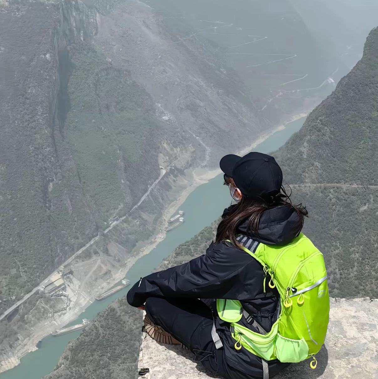 远山知我意，带我到山巅 翻山 越己！