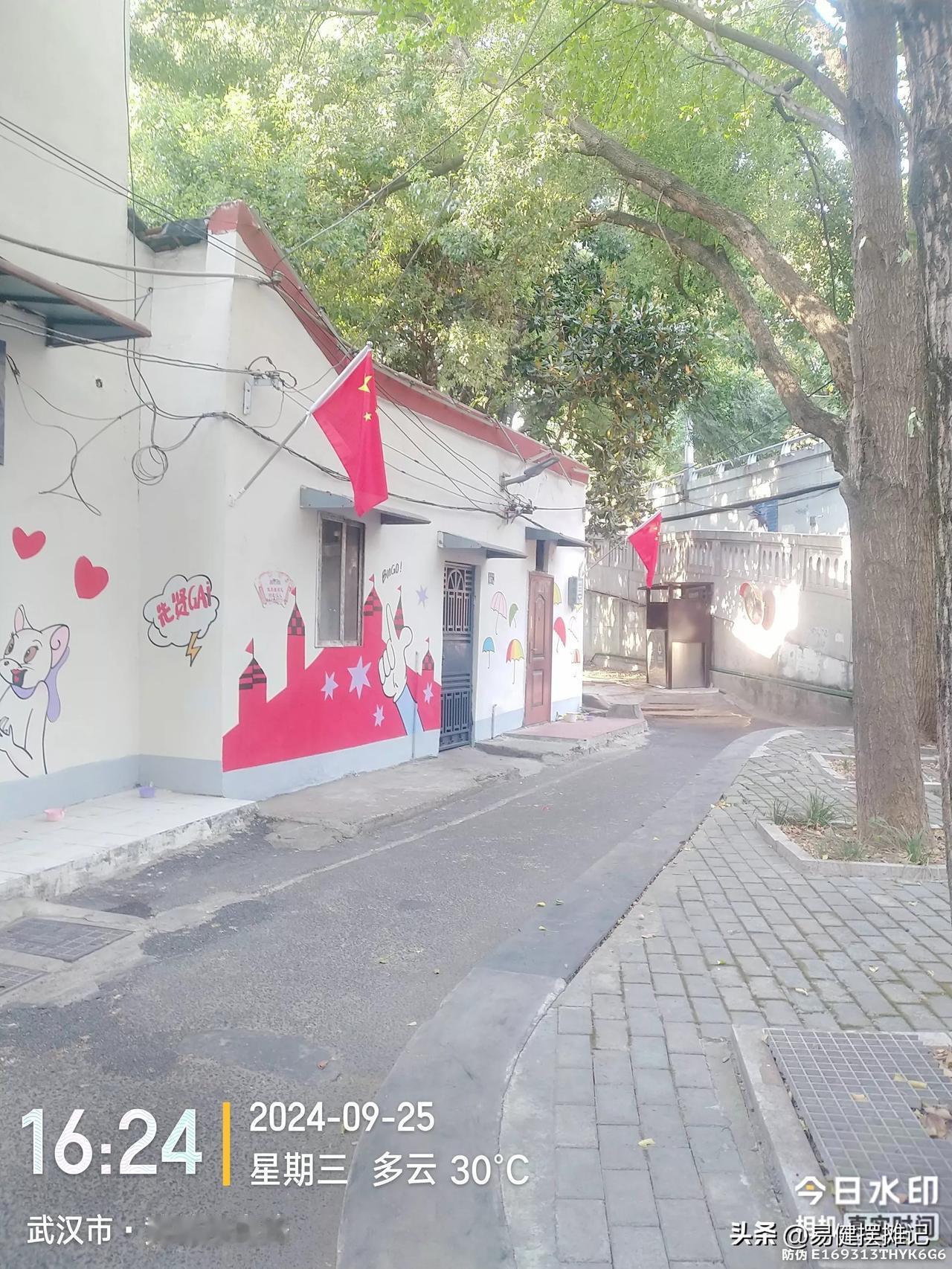 我在黄鹤楼下等你！黄鹤楼下小巷先贤街装饰一新喜迎国庆
先贤街是黄鹤楼脚下的一条不