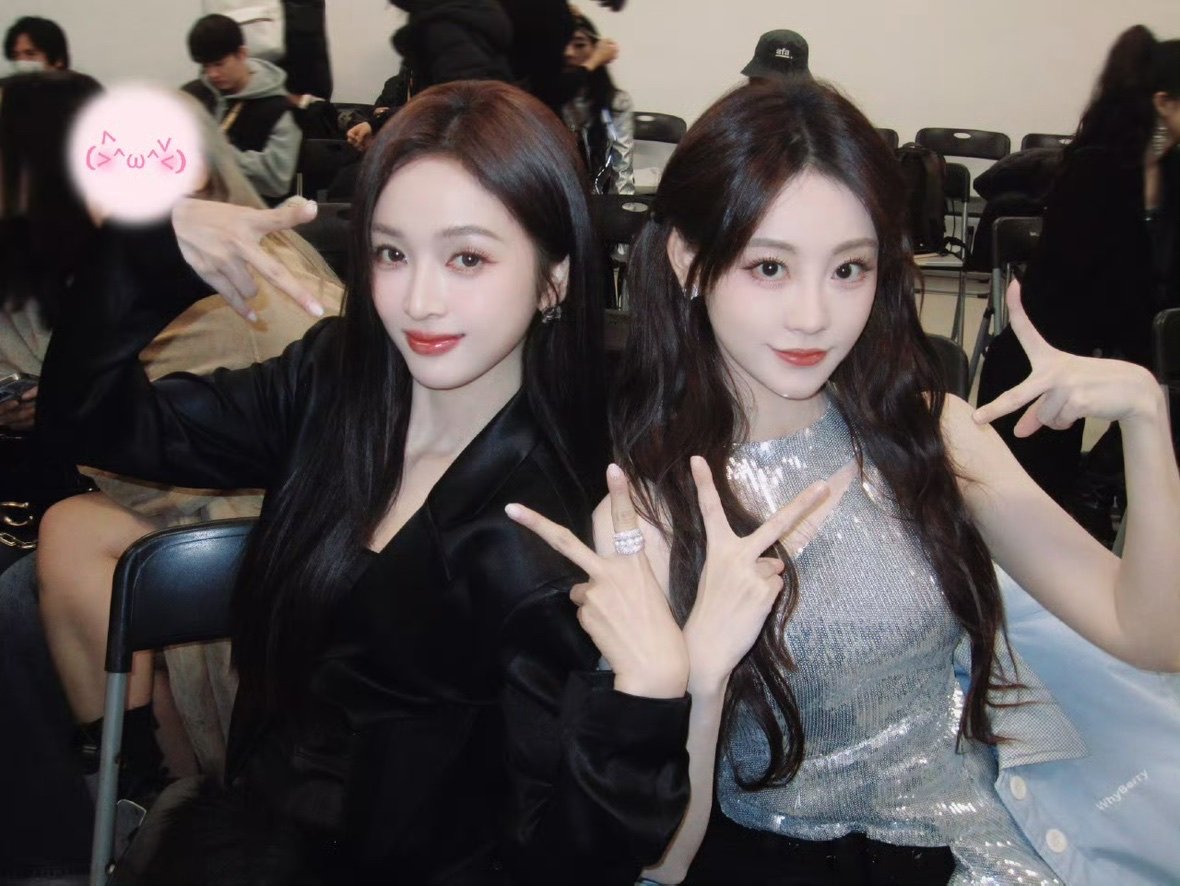 吴宣仪祝绪丹合照祝绪丹晒与吴宣仪比耶合照 祝绪丹晒与吴宣仪比耶合照 