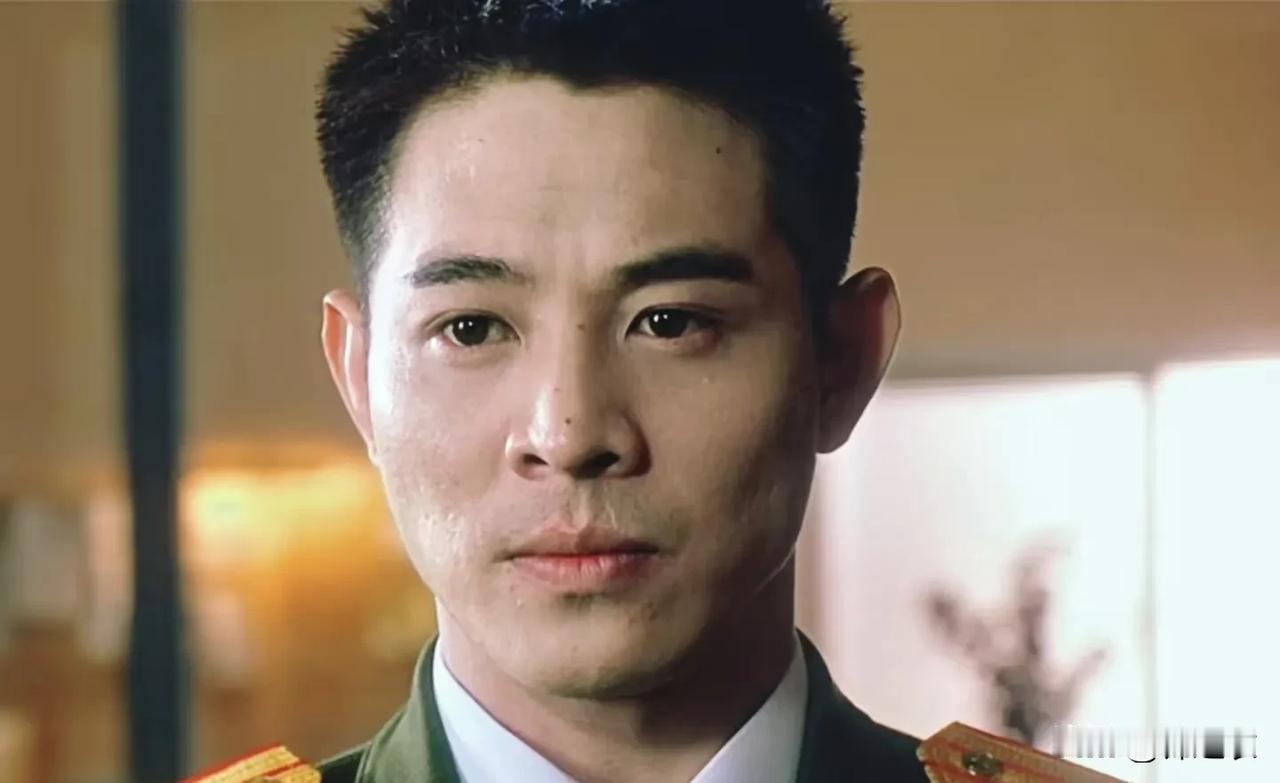 李连杰的气质就是有一种魔力，因为跟任何人搭戏，别人都无法抢走他的风头。

银幕上