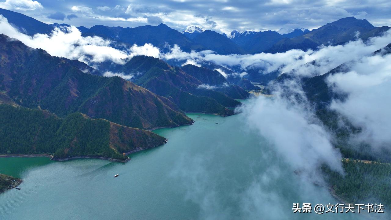新疆游记
【序言】
       近几年来，新疆旅游比较有火热，特别是每年暑假期