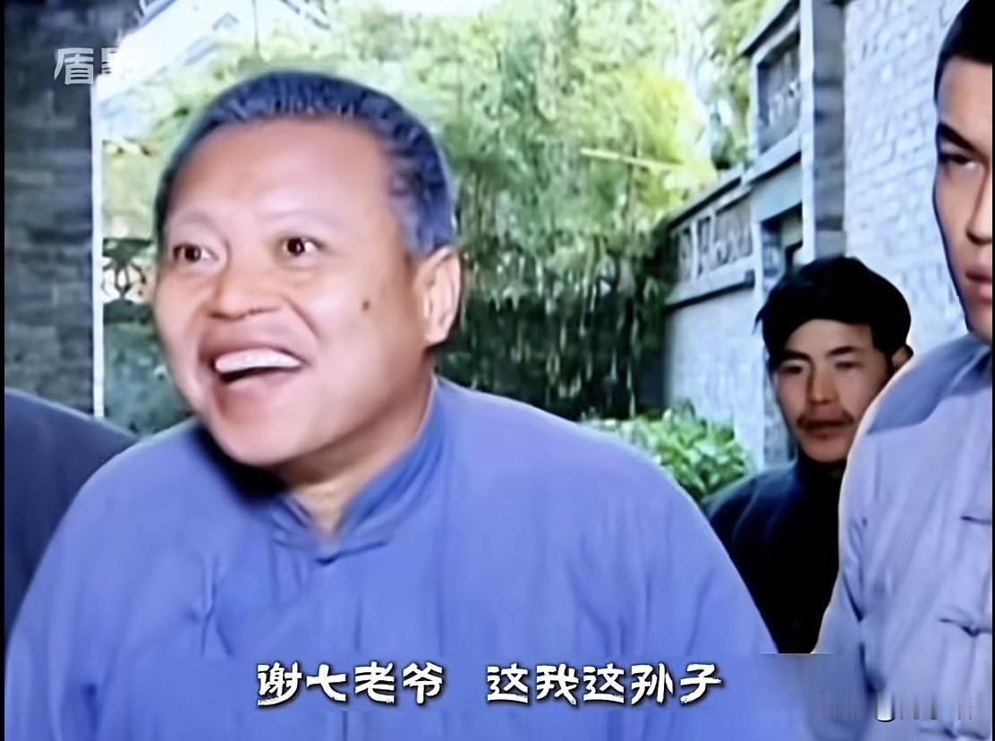 《大宅门》里的郑老屁被人们称为“吃播界的鼻祖”，因为家乡遭灾，走投无路下投奔了曾