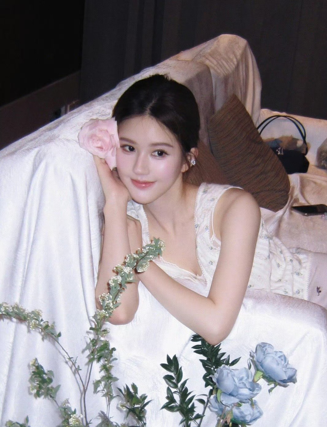 赵露思最新营业照，好温柔甜美，爱了爱了！ 