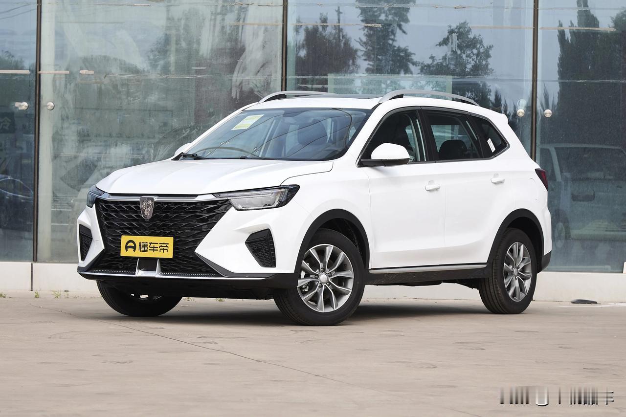 今天隆重介绍一款被埋没的好车：
荣威rx5plus，绝对是一款被严重低估的好车。