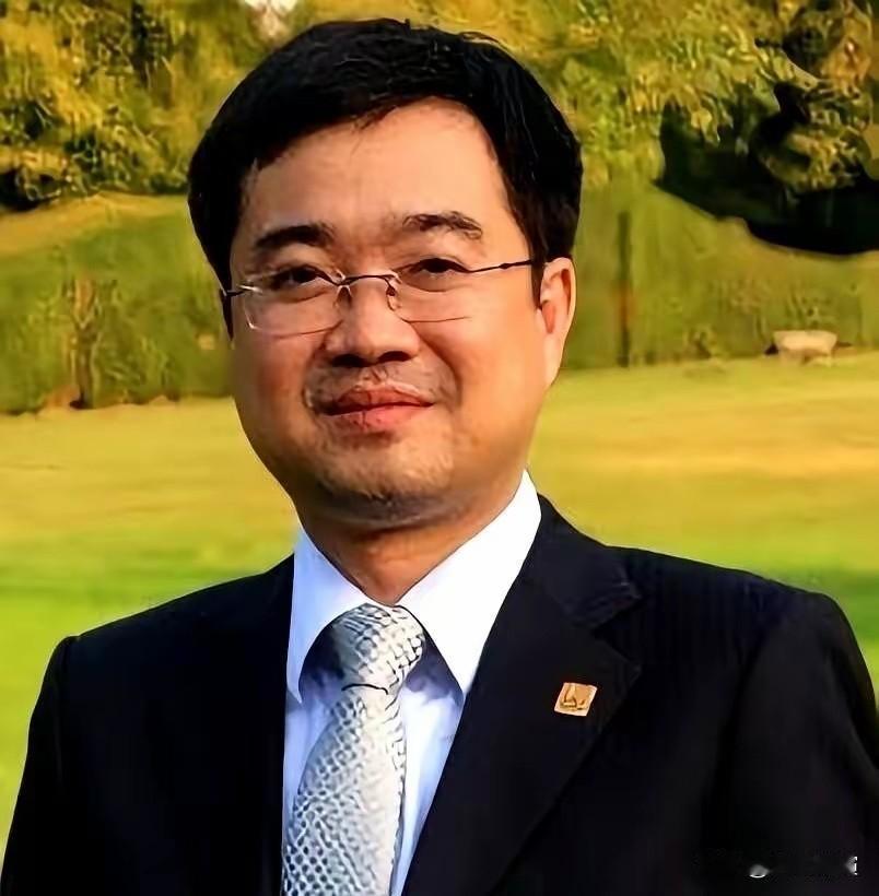 南边那个最大的家族，又开始折腾了。

越南这个老牌大家族又开始争权了，老爹没坐上