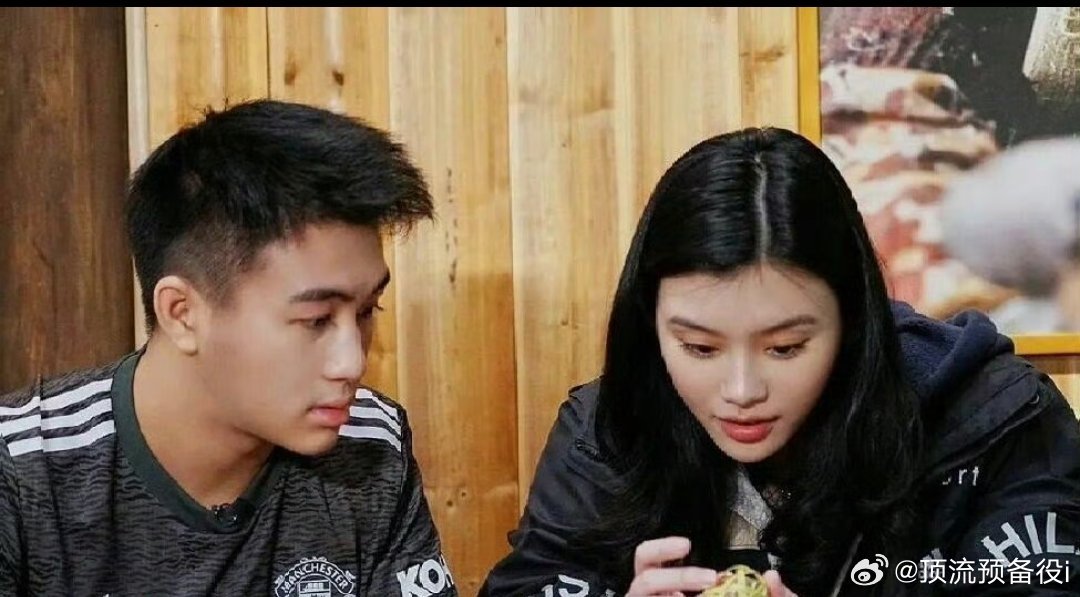 何猷君为奚梦瑶庆37岁生日  这波家庭氛围感直接拉满啊！好幸福 