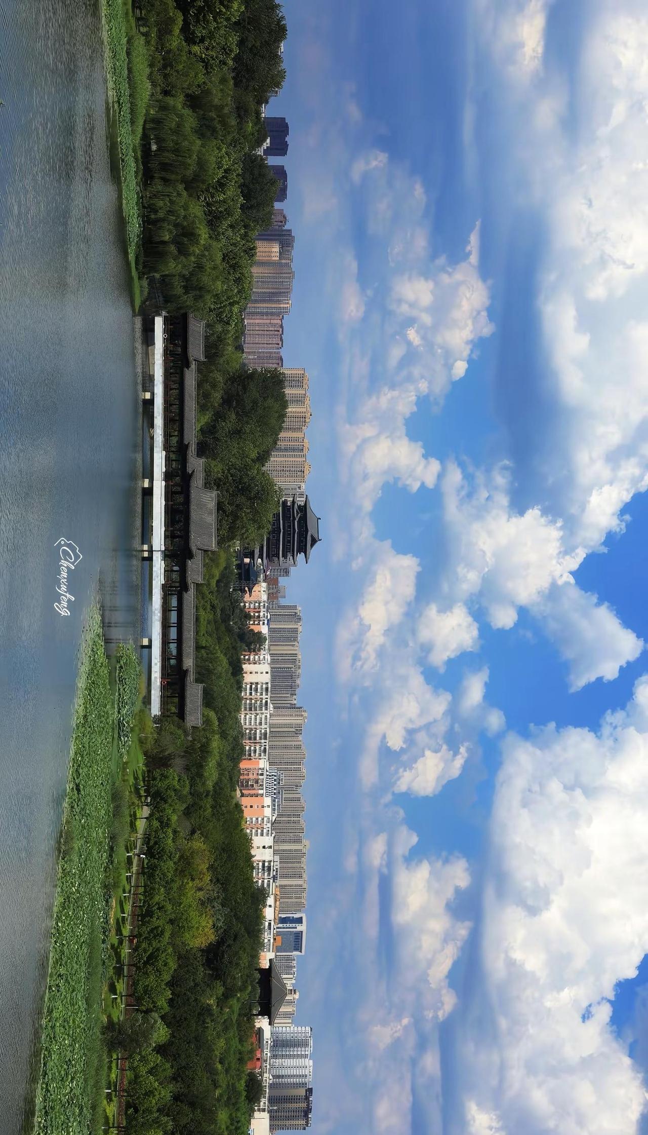 郑州西流湖·一城云景，半湖清风。云起西流湖，一湖碧水，满城风光。城市与自然相拥，