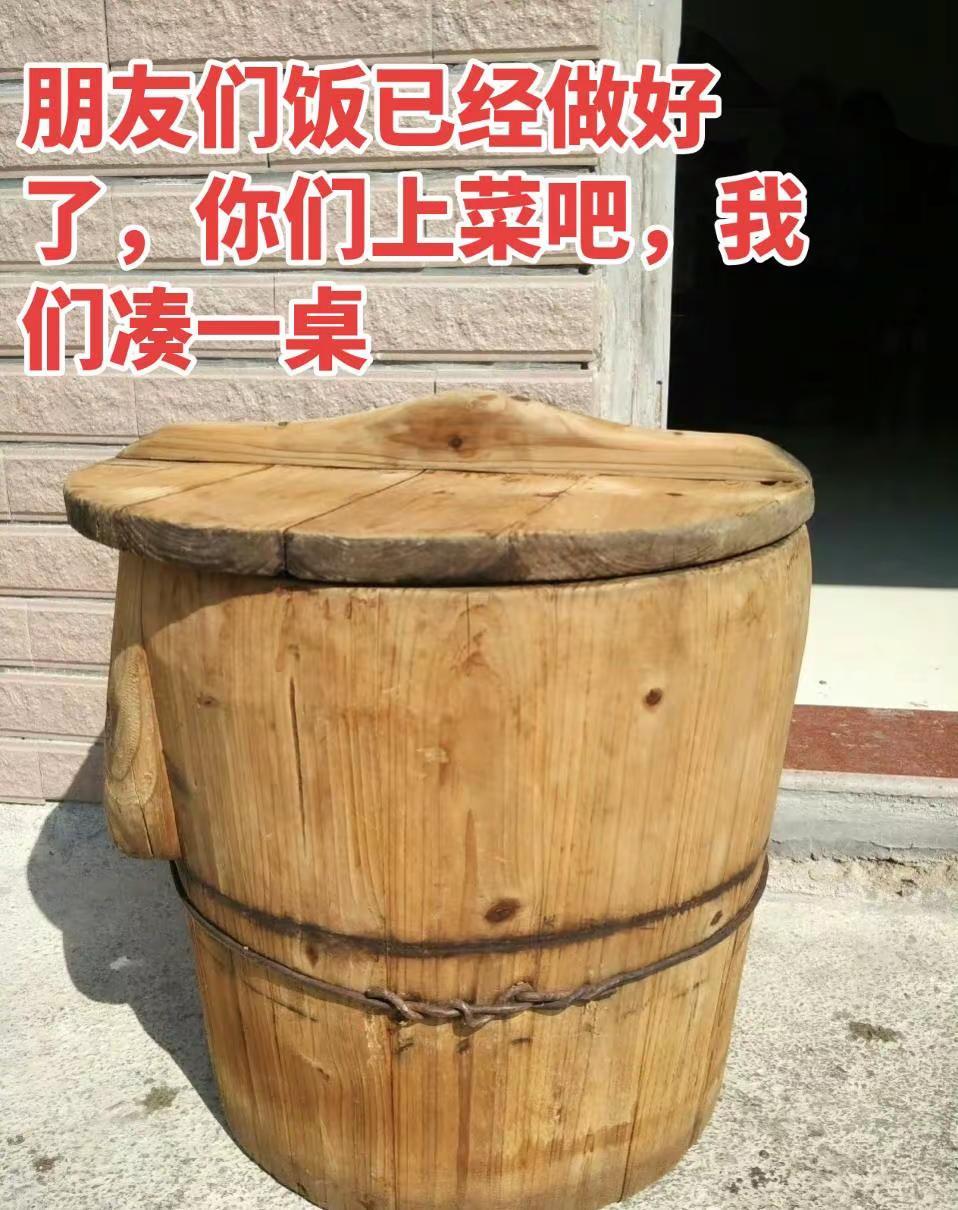 饭已做好，上菜吧。朋友们今天中午我请吃饭，你们上菜吧这手艺如今很少见了快失传了，