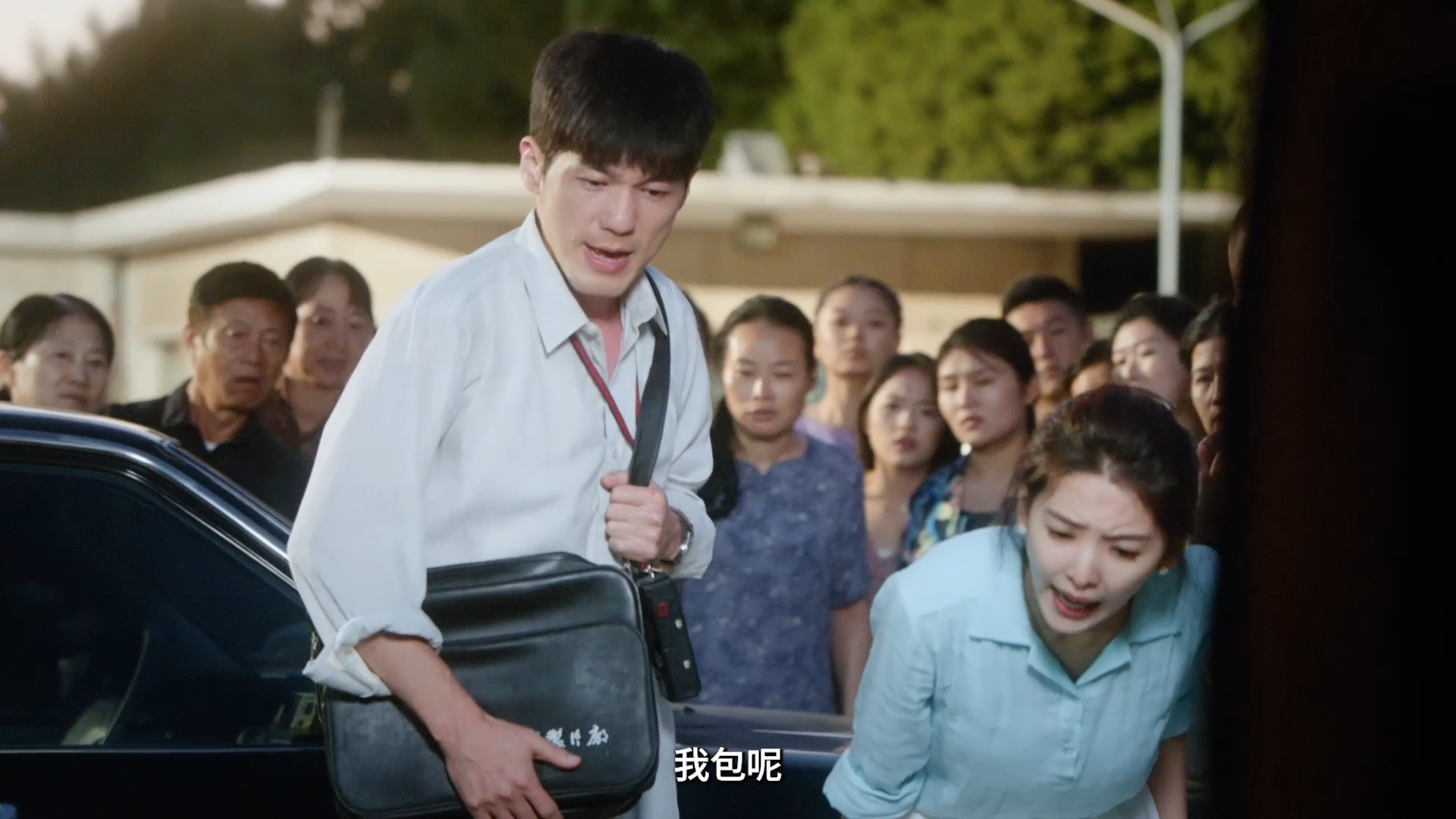 周雨彤给白宇章若楠新剧包场内娱神仙友谊太好磕！章若楠与周雨彤双向包场互挺新作，误