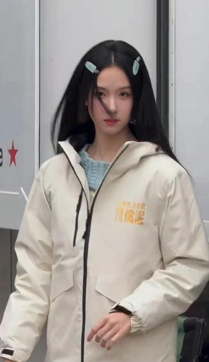 陈都灵新剧公主切造型路透陈都灵新剧黑长直公主切 陈都灵新剧黑长直公主切 