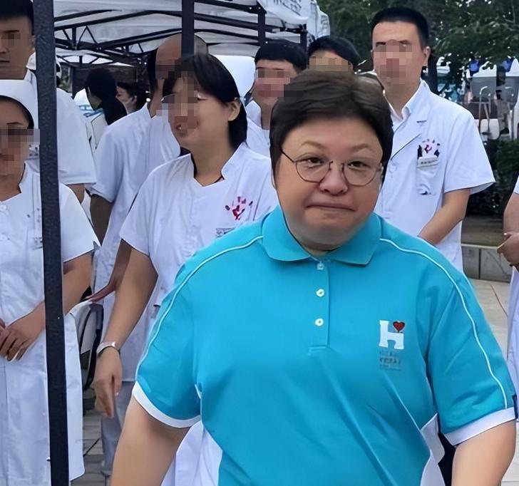 实名举报人向北京市民政局提交材料，直指韩红基金会近两年累计向上海均奕汽车科技有限
