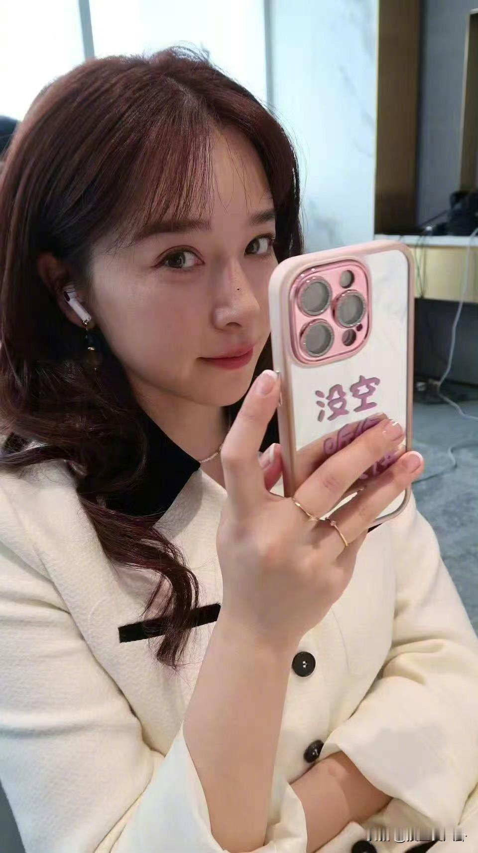 阚清子越是表现地云淡风轻
就越是心疼她
孩子舆论风波后，阚清子首次营业，连发五条