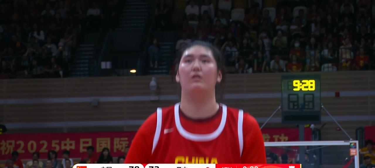 中国女篮101比92击败日本！张子宇18分！没有李梦，没有李月汝，面对同样新老交