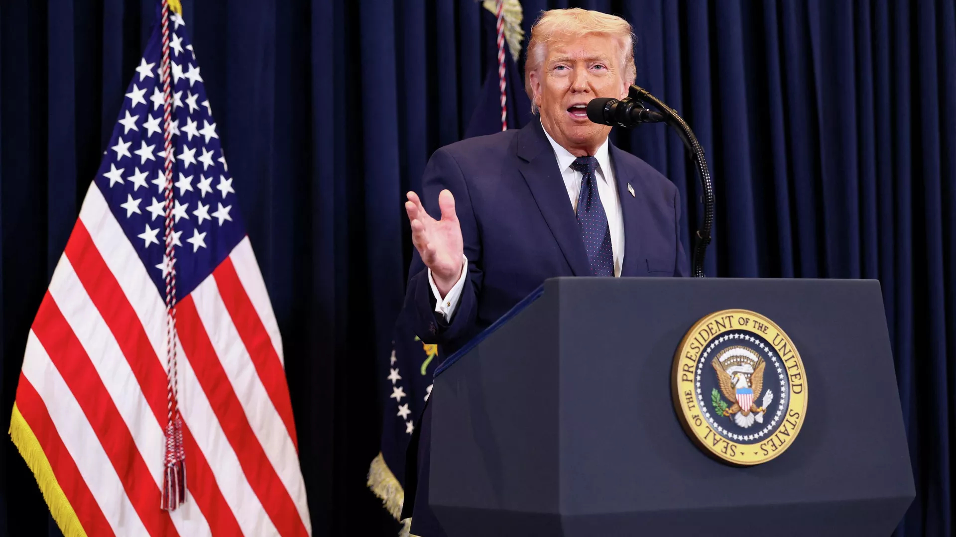 🇺🇸特朗普 昨天：“我们无法为每个美国人负担医疗补助。我们没有那么多钱” ?