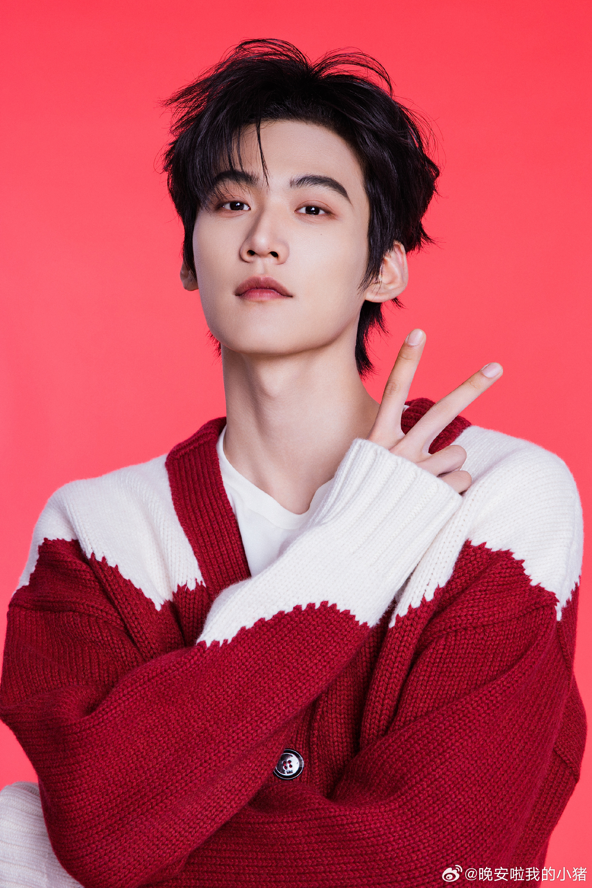 周柯宇新年照，把礼物和冬日男友带回家