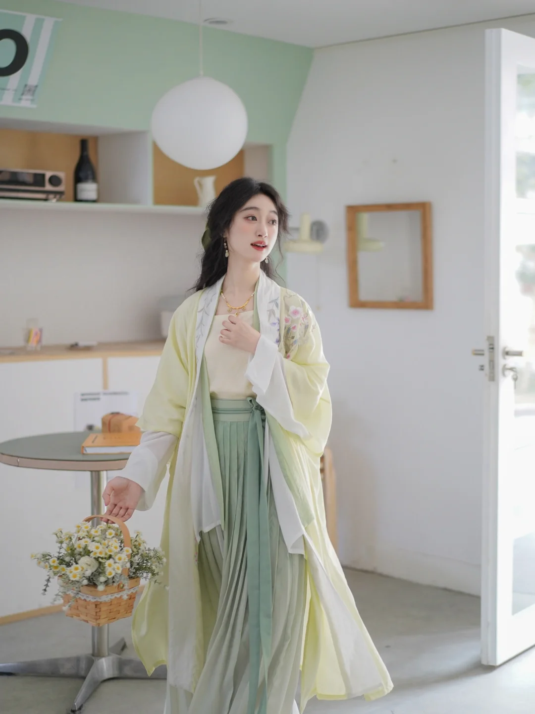 这么亮的宋衫能好搭吗？