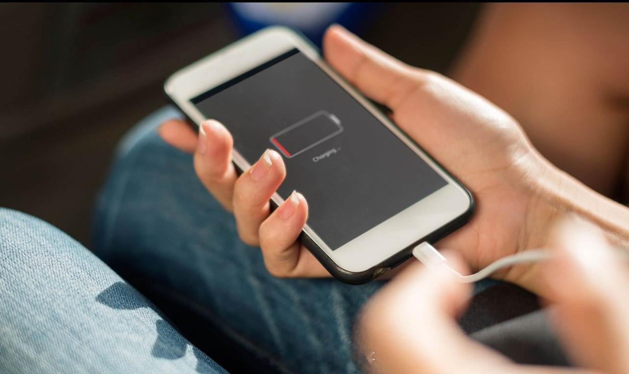 充电器你喜欢原装还是第三方 ？看设备，iPhone、iPad这些用的第三方的，不