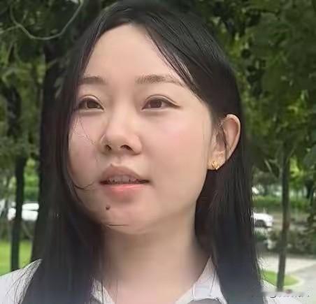 正午高温突发意外！19岁外卖小哥下坡摔伤倒地，路人暖心施救太治愈
 
8月11号