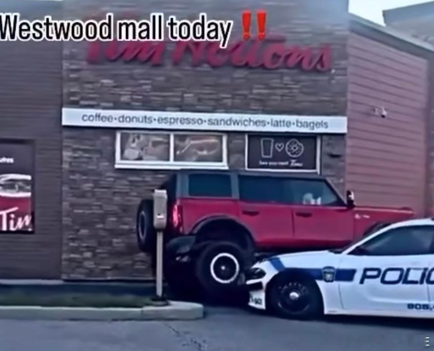 福特烈马！直接从车身上开过去了....瞬间种草！ ​​​