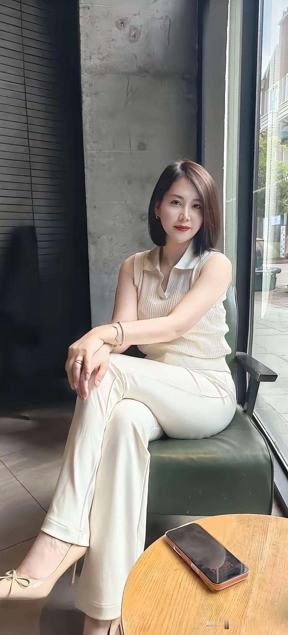 古希腊德尔斐神庙镌刻着"认识你自己"的箴言，这恰是理解男女关系的钥匙。最舒服的关