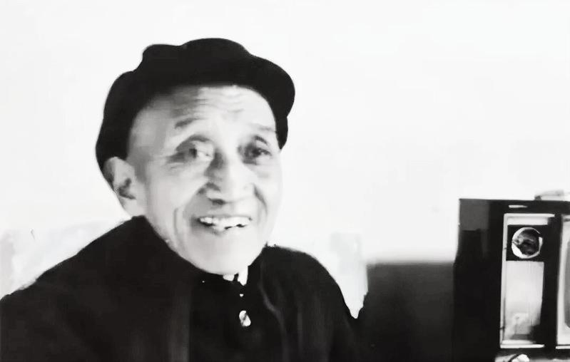 1952年，美军在深山抓到一个衣不蔽体的野人，审讯后大惊：他是志愿军一个师的政委