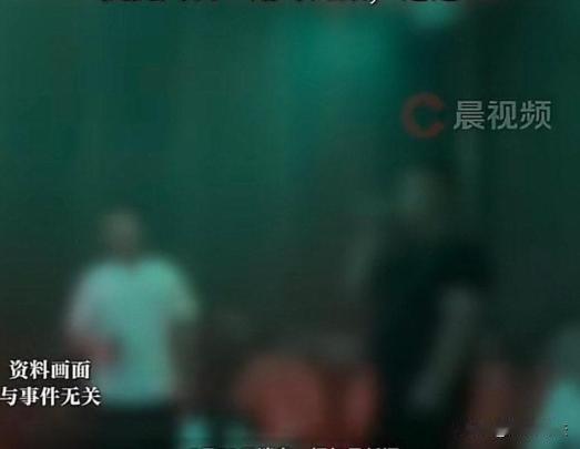 四川遂宁，年轻女子跟男友感情不稳定，跟朋友们外出唱歌喝酒，期间跟男友打电话直接在