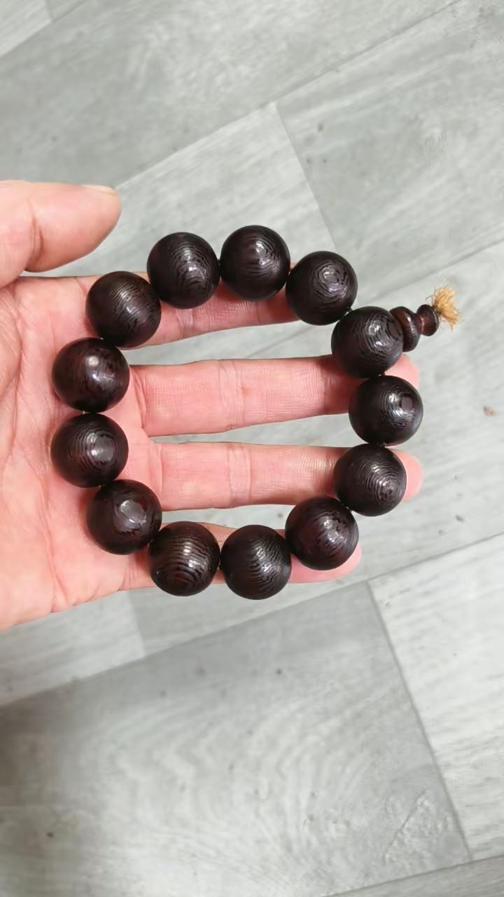黄花梨老串。树根料的肌理效果