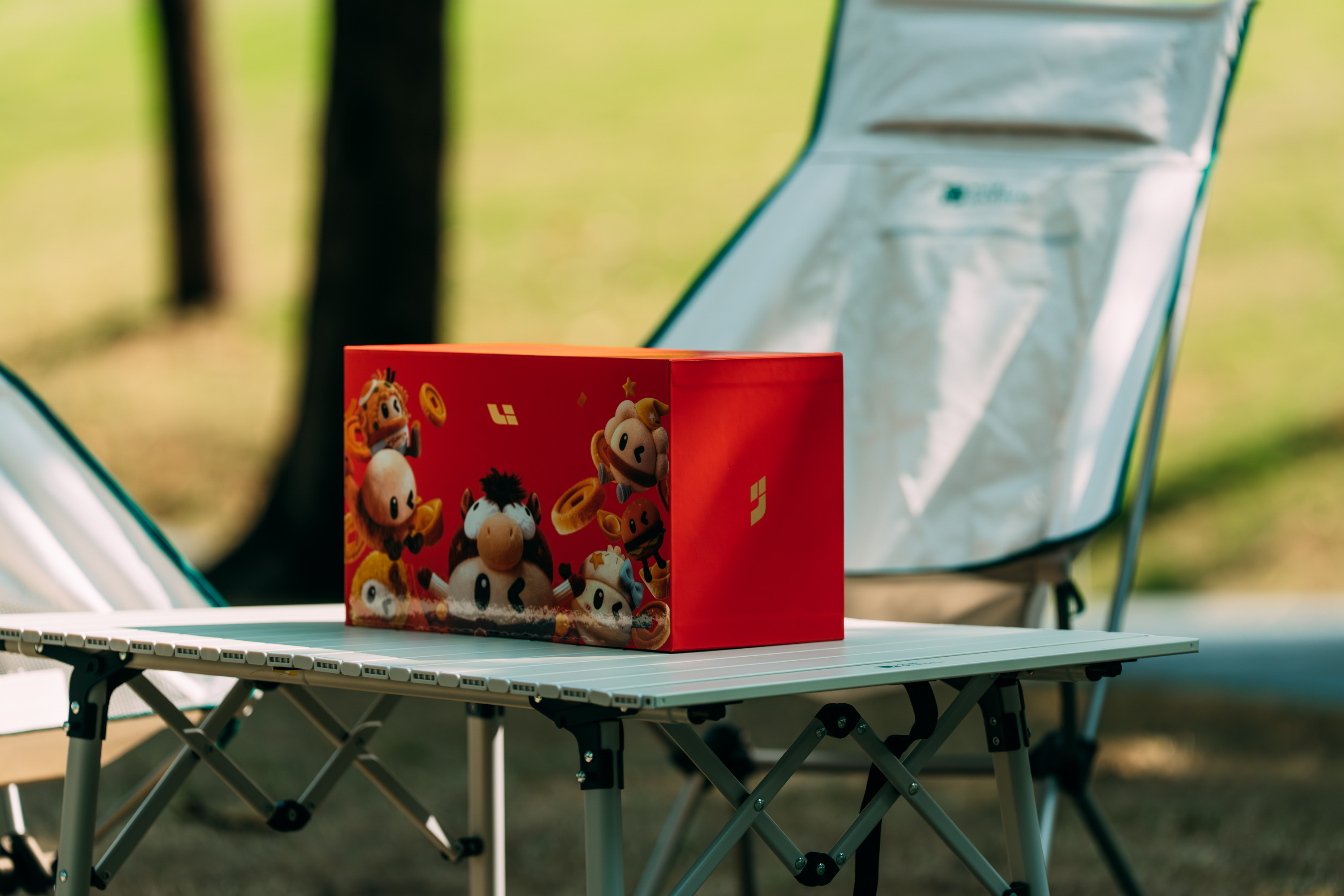 理想新年礼盒马年公仔很好看理想同学 IP 化已经初见端倪毯子忘拍了和我司今年的风