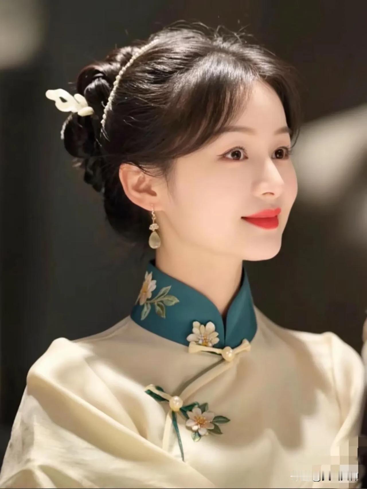 江湖孤联重现！悬榜数月无人能对，敢接此联者，必是隐世高人！
此句写尽半生沧桑，日