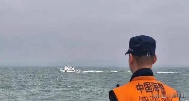 广东海事局前脚刚发通告，台湾海峡南口有军事任务，过往船只绕行，日本“浦户”号随即