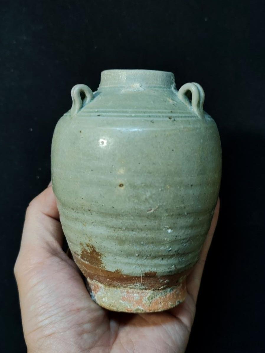 古瓷鉴定 早期越窑四系罐，在不同光源下的呈色 