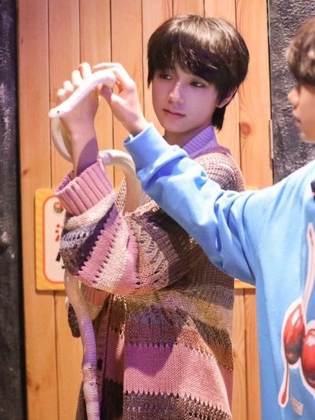 王橹杰 🎻王橹杰 四代唯一门面主唱少年的未来比绽放的烟花还要耀眼