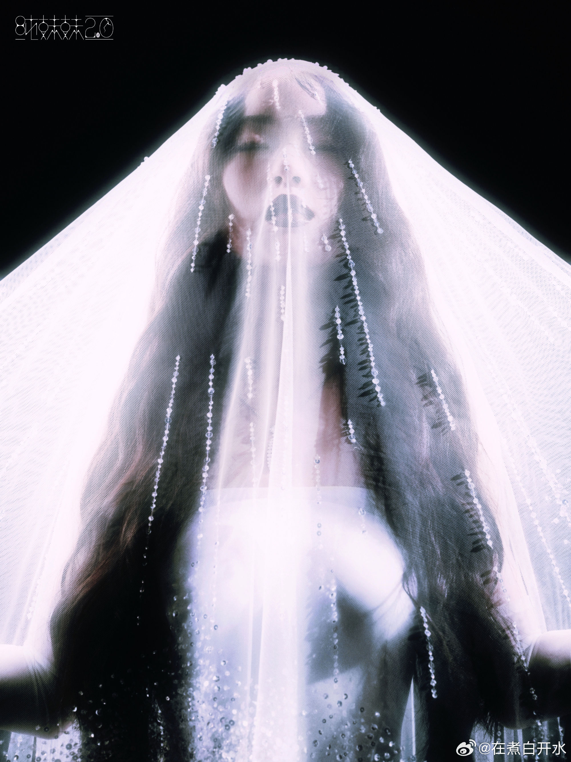 单依纯深圳演唱会泪洒现场单依纯深圳演唱会哭了被台下大合唱打动，单依纯当场落泪，清